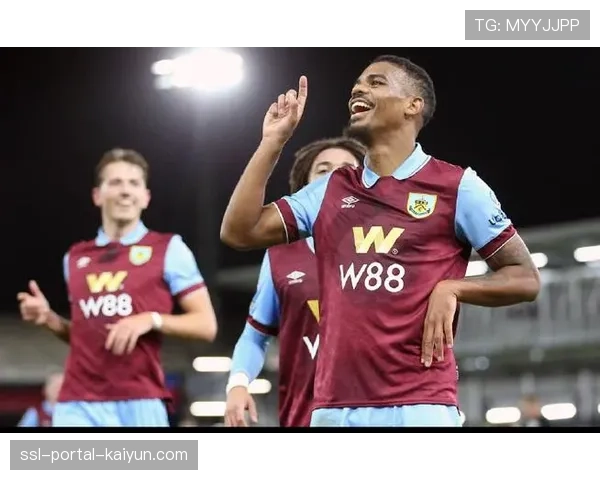 战术前瞻：面对曼联，伯恩利预计将回归五后卫防守体系